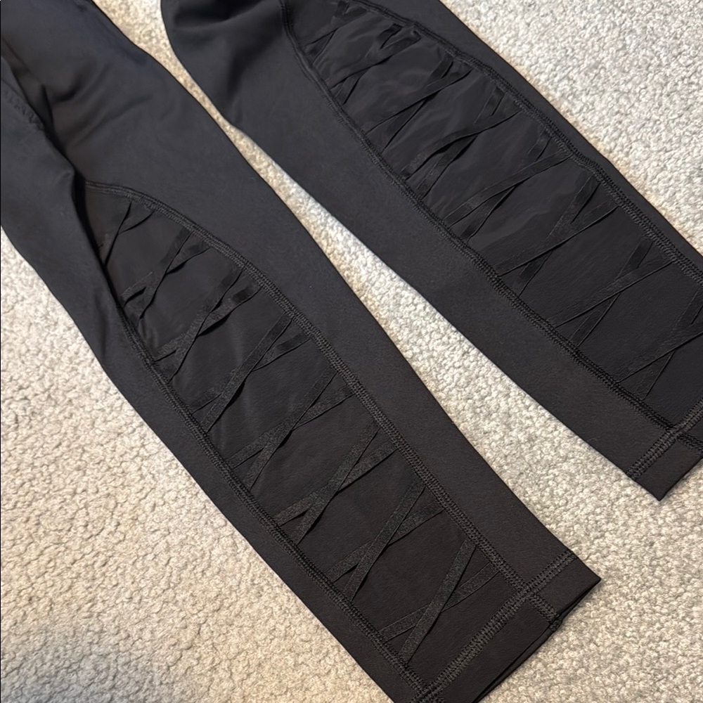 Victoria Secrets Black High-Waisted Leggings with design S